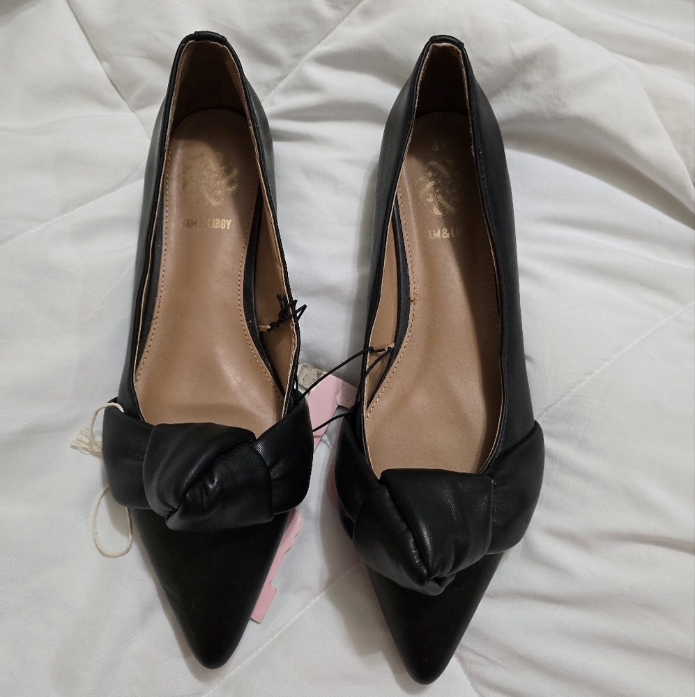 Sam and Libby Laurena knotted flat